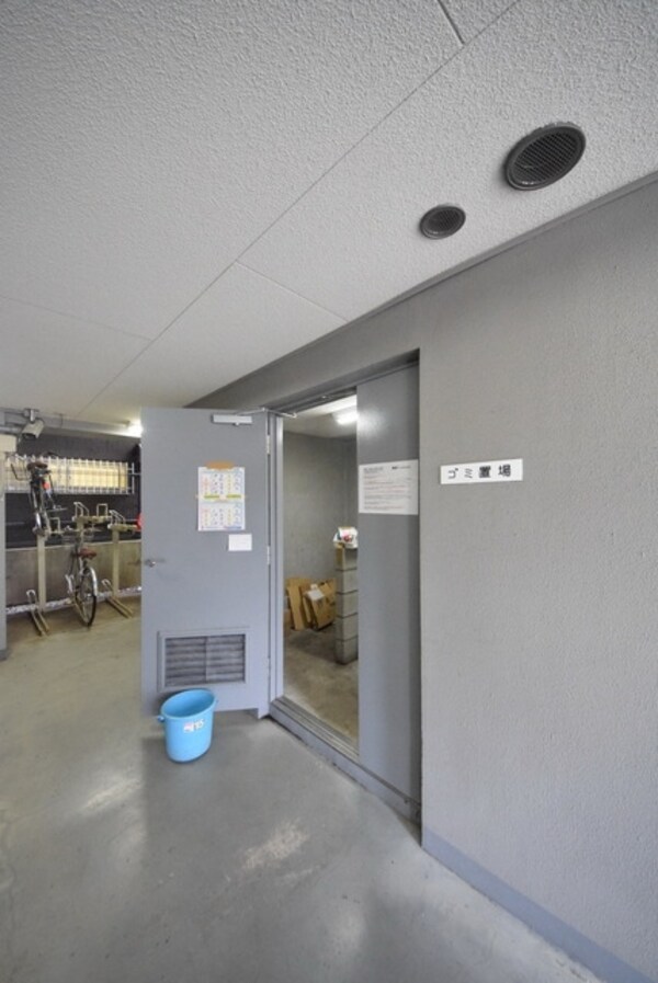 共有部分(ゴミ置き場)