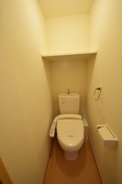 物件内観写真5　(シャワー付きトイレ)