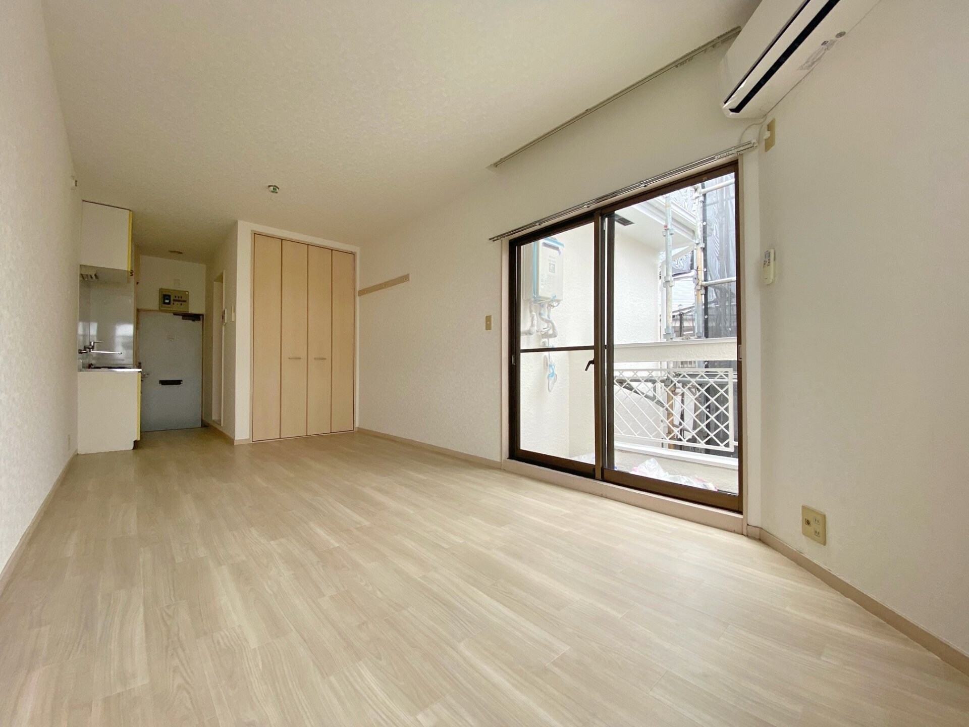 物件内観写真12　(リビング/居室)