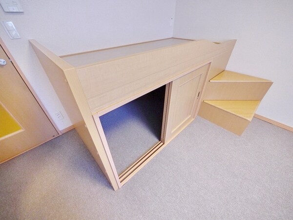 設備(ベッド下収納)