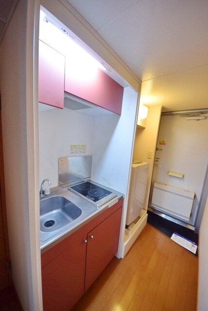 物件内観写真3　(システムキッチン)