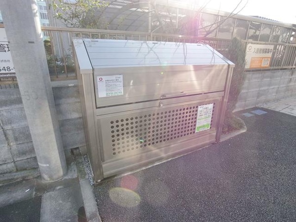 エントランス(ゴミ出しのルールを守りましょう)