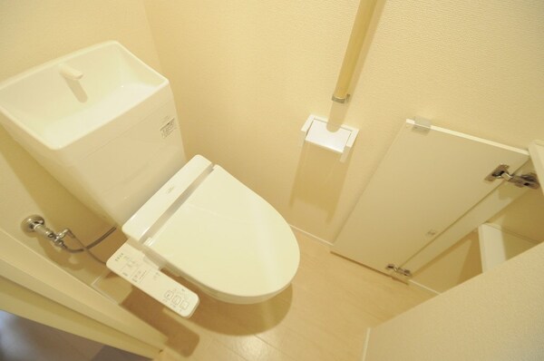 トイレ(仕様・設備は原状と異なる場合有。現状優先)