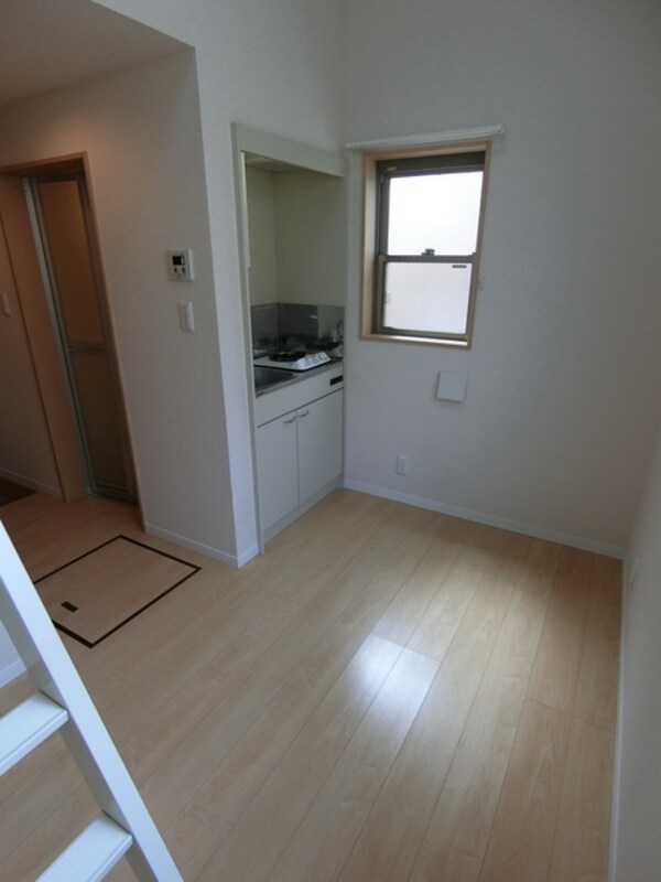 その他室内・内装(☆キッチン横にも窓あり☆)