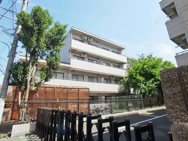 外観(♪4階建ての建物です♪)