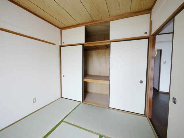 物件内観写真5　(★押入れ★)