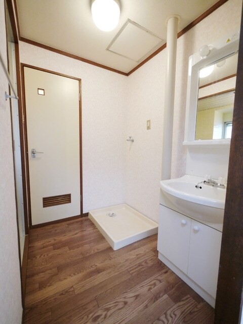 物件内観写真9　(★脱衣所と独立洗面台★)