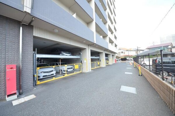 駐車場(♪敷地内駐車場♪)