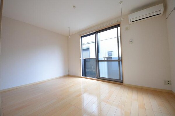 リビング・居室(☆南東向き角部屋で明るいです☆)