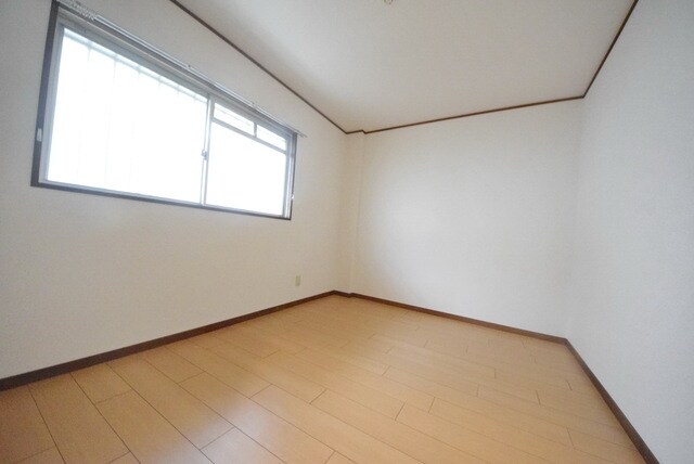 物件内観写真4　(寝室)