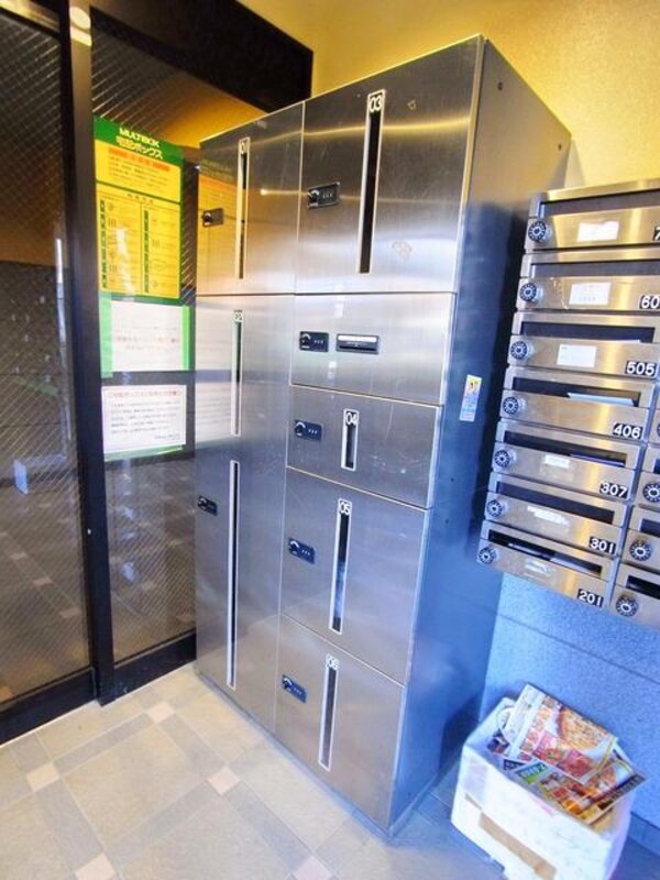 エントランス(♪通販生活には欠かせない宅配ＢＯＸ♪)