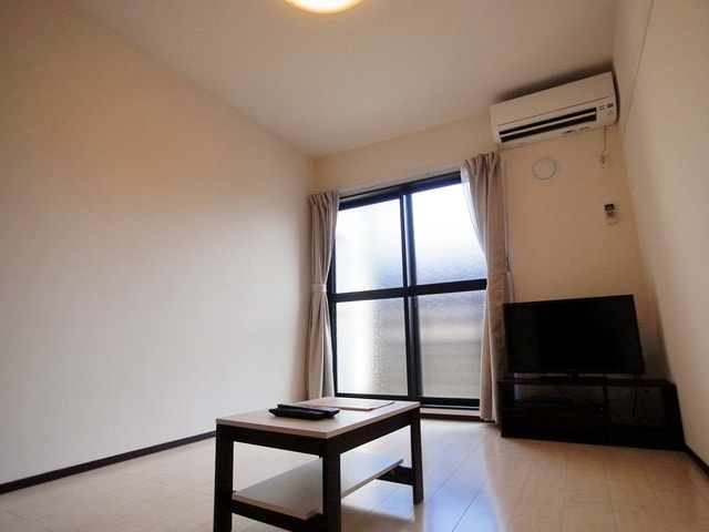 物件内観写真2　(☆フローリングのお部屋です☆)