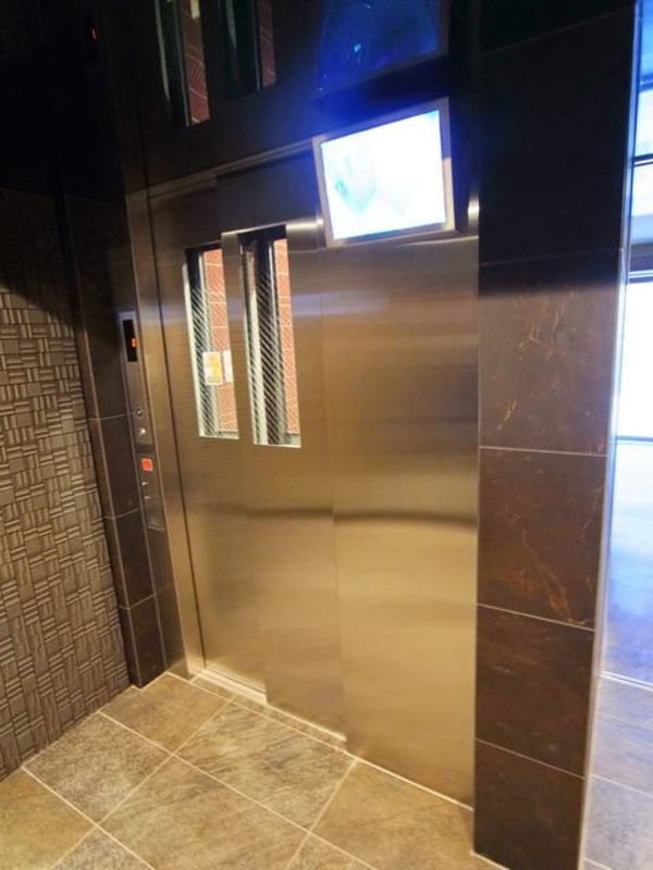 エントランス(♪エレベーターホール♪)