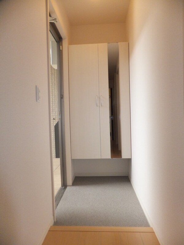 玄関(※建物内同タイプ写真です。)