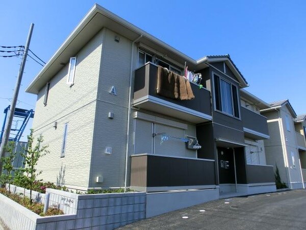外観(太陽光発電搭載物件　２０１２年築)