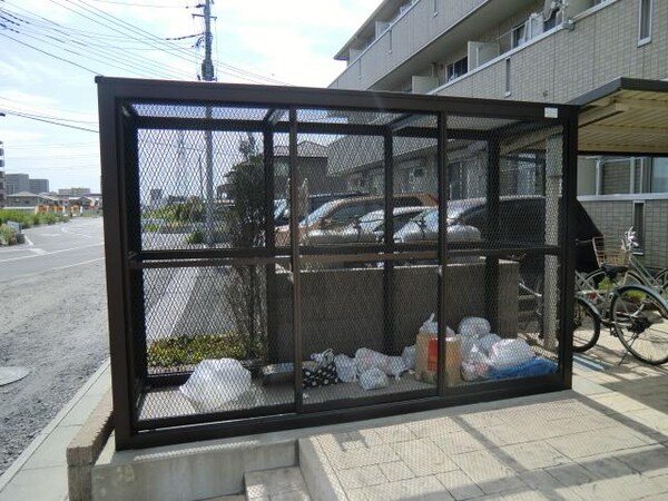 共有部分(敷地内ゴミ置場)