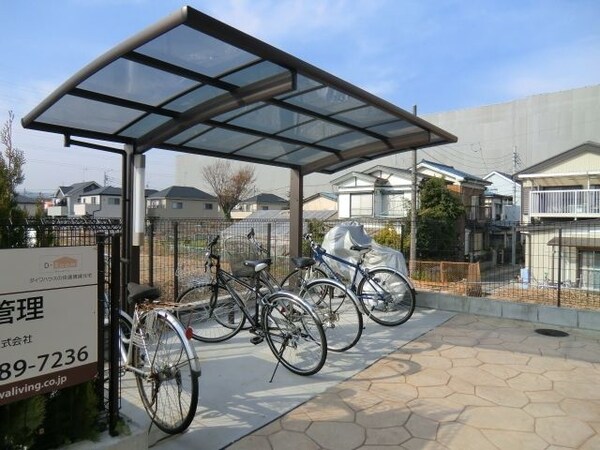 共有部分(屋根付き駐輪場)