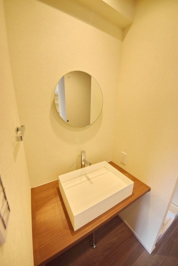 洗面(※お部屋により建具のイメージカラーが違います　現況優先)