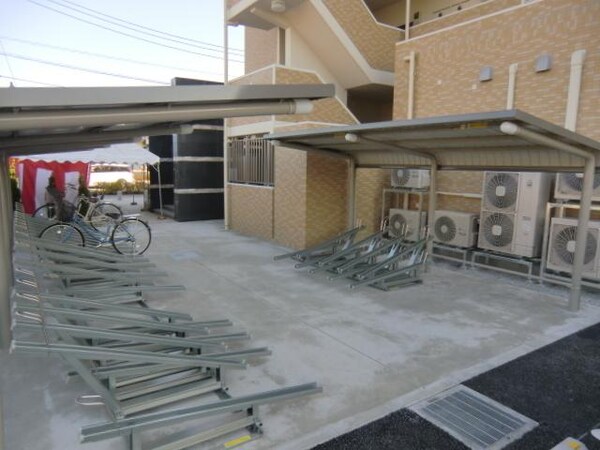共有部分(屋根付駐輪場)