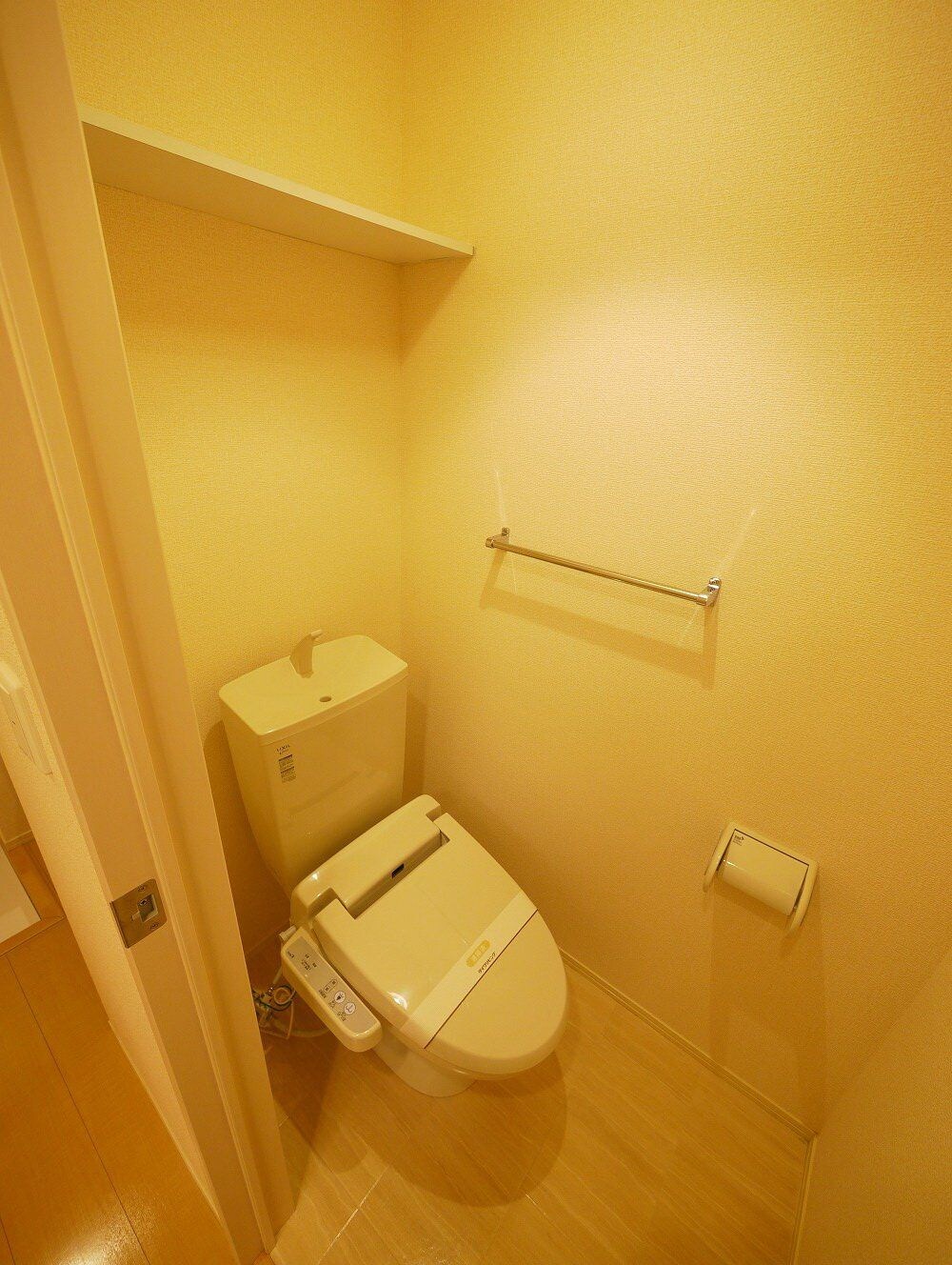 物件内観写真7　(温水洗浄暖房便座)