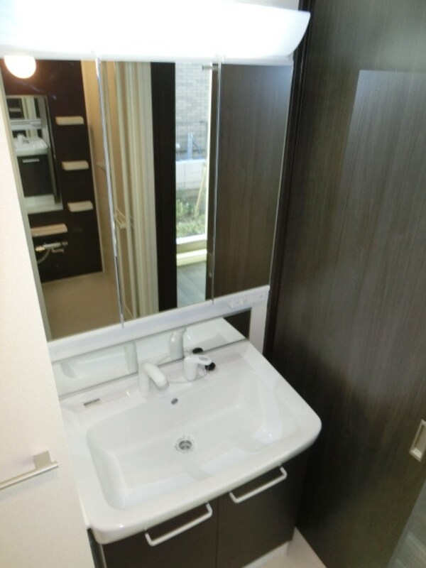 洗面(朝の支度に便利な独立洗面台)