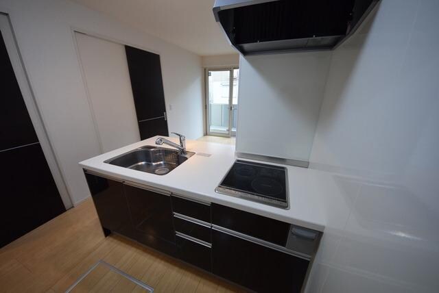 物件内観写真4　(システムキッチン)