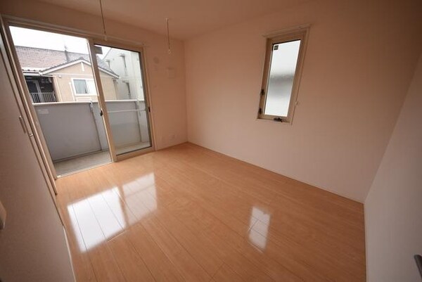 その他室内・内装(2階には洋室6帖とウォークインクローゼットが2部屋)