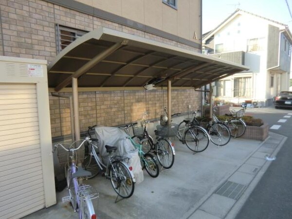 共有部分(屋根付駐輪場)