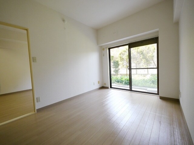 物件内観写真2　(★明るい居室です★)