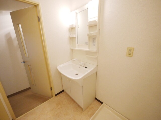 物件内観写真5　(★シャワー付き独立洗面台★)