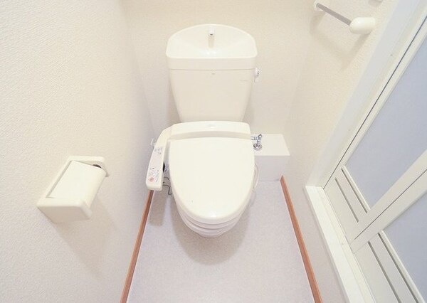 トイレ(圧迫感のないトイレスペース)