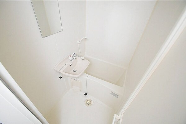 バス／シャワールーム等(温かみのあるバススペースは疲れを癒すスペースに)