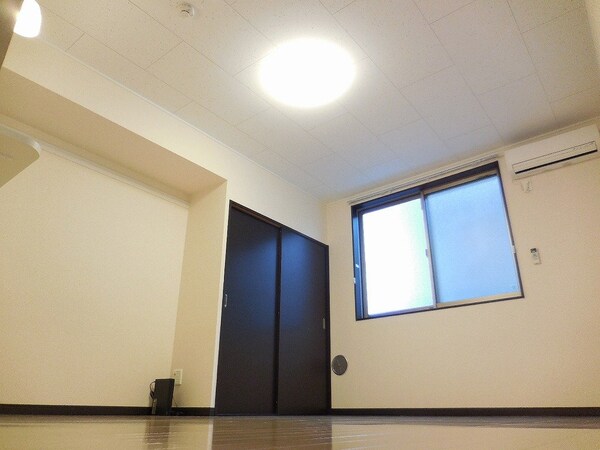 子供部屋(家具家電なしの物件です。)