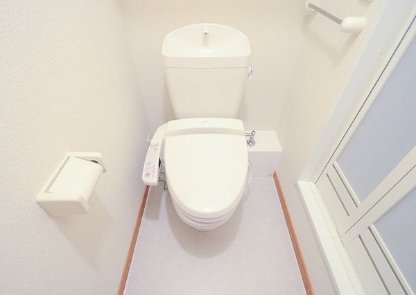 トイレ(圧迫感のないトイレスペース)