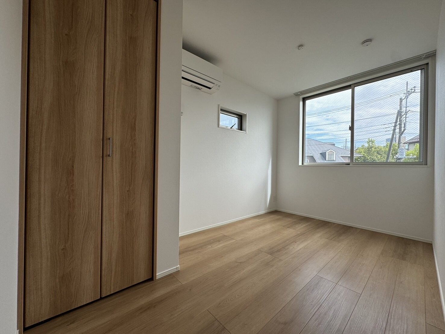 物件内観写真5　(リビング/居室)