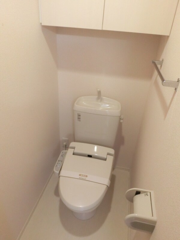 トイレ(冬でも暖か温水洗浄暖房便座)