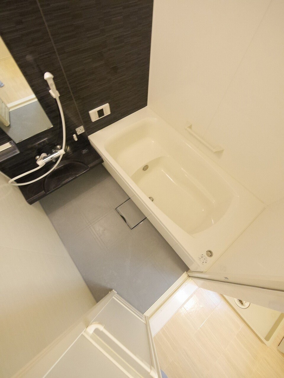 物件内観写真5　(追焚機能付き1坪浴室)