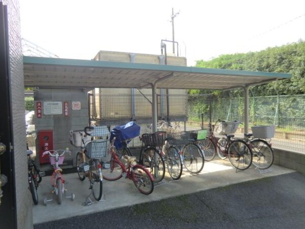 共有部分(屋根付き駐輪場)