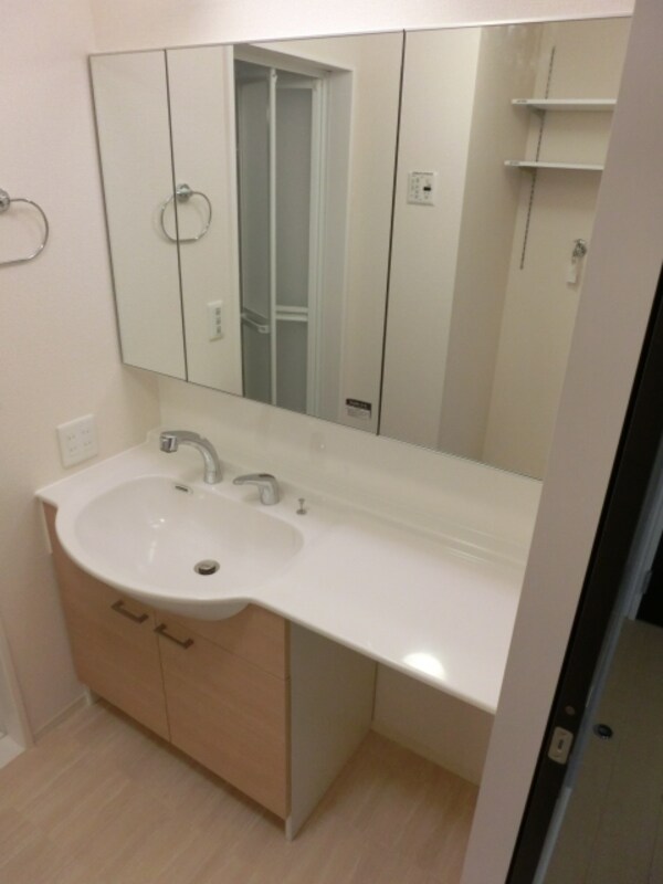 洗面(大きな鏡が嬉しいシャンプードレッサー)