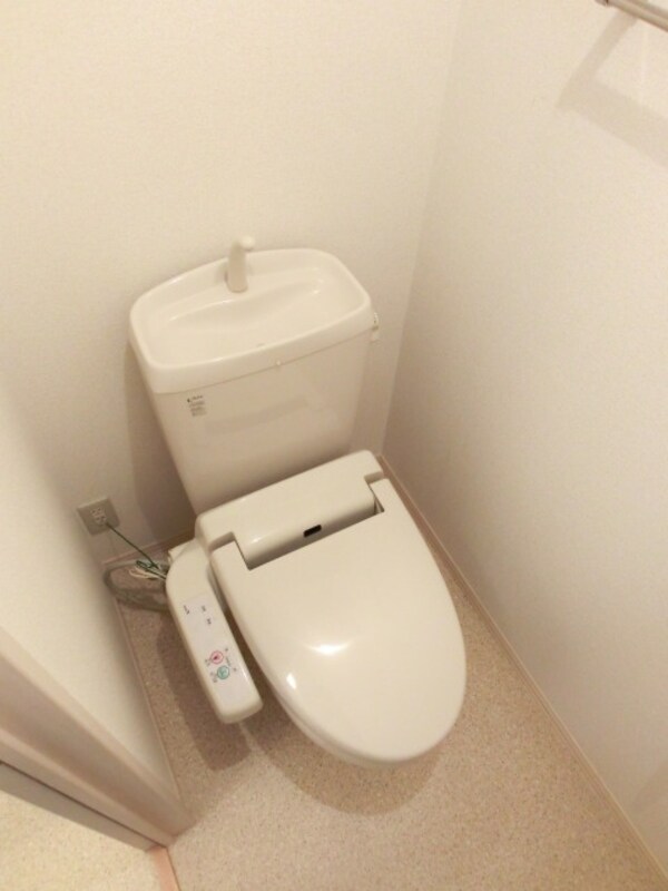 トイレ(ウォッシュレット機能付き)