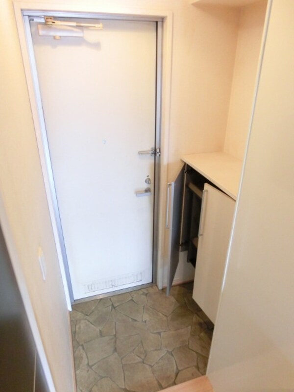 玄関(シューズＢＯＸ完備)