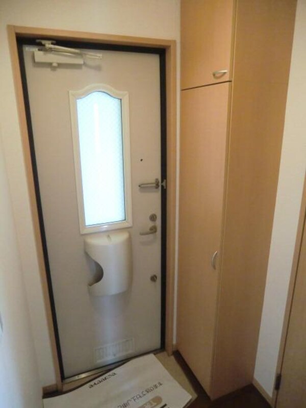 玄関(シューズＢＯＸ完備)