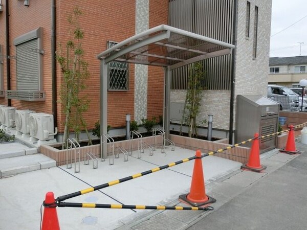 共有部分(屋根付き駐輪場)