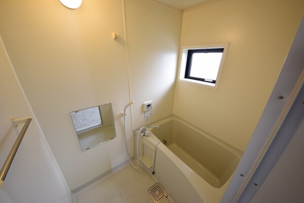 バス／シャワールーム等(※反転タイプ別室参考写真です)