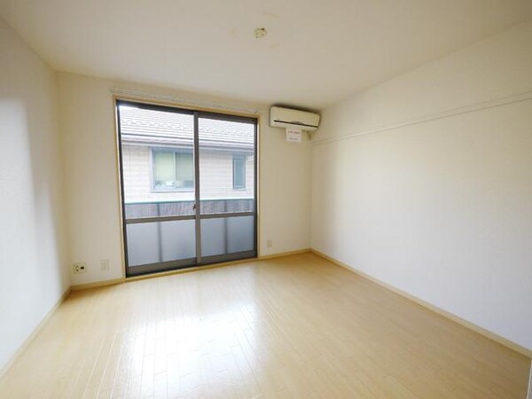 リビング・居室(同物件　違う部屋　参考写真)