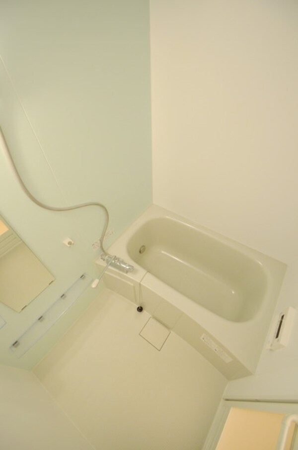 バス／シャワールーム等(※写真は同一建物内の別間取りタイプの写真です)