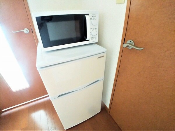 設備(電子レンジと冷蔵庫)