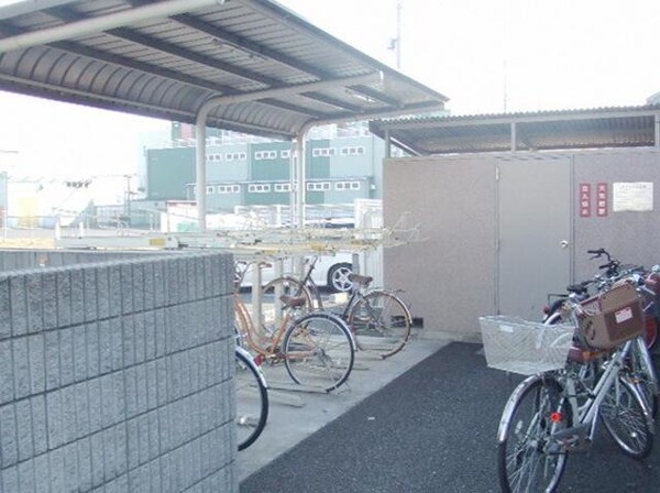 共有部分(屋根付き駐輪場)