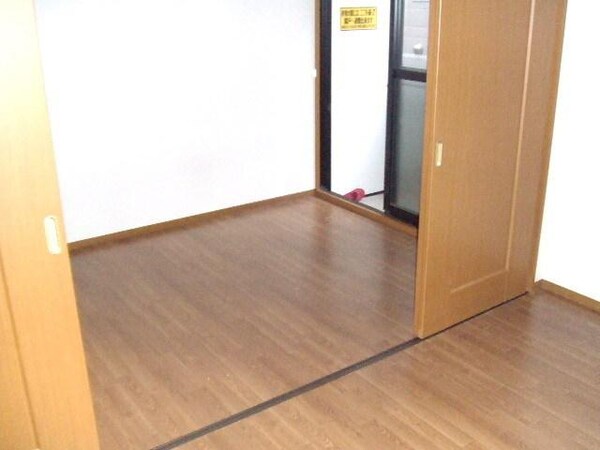 リビング・居室(ダイニングから洋室)