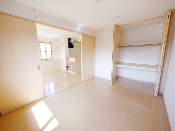 設備(★リビング隣の居室と収納★)